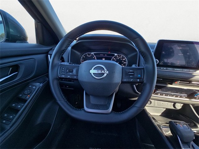 Used 2025 Nissan Rogue SV image 12