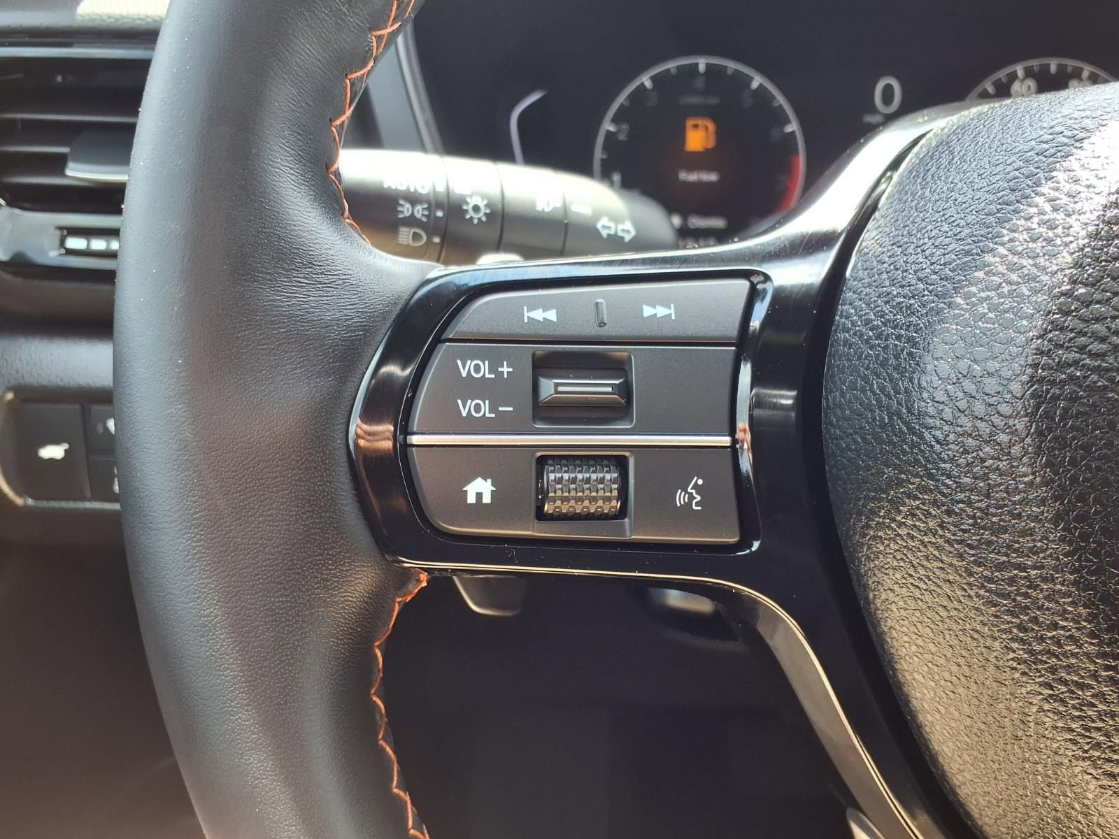 Used 2025 Honda Pilot TrailSport image 16