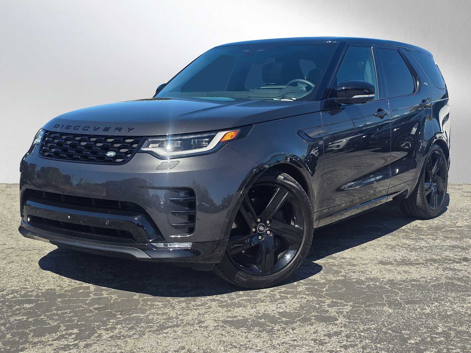 Used 2025 Land Rover Discovery Dynamic SE AWD/4WD image 1