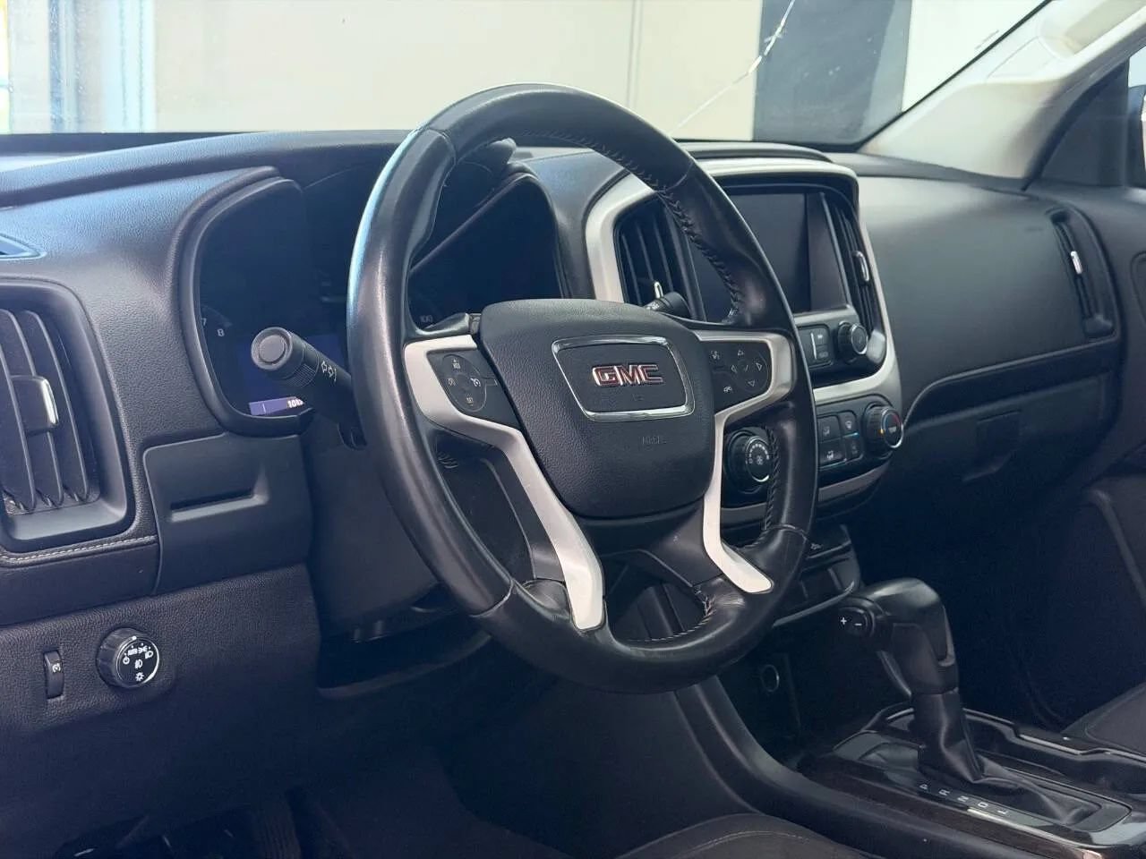 Used 2020 GMC Canyon SLE w/ Elevation Edition RWD image 10