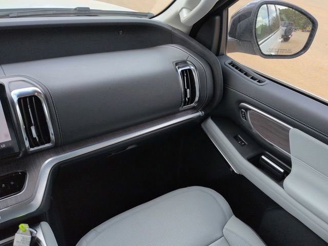 New 2026 Ford Expedition Platinum image 17