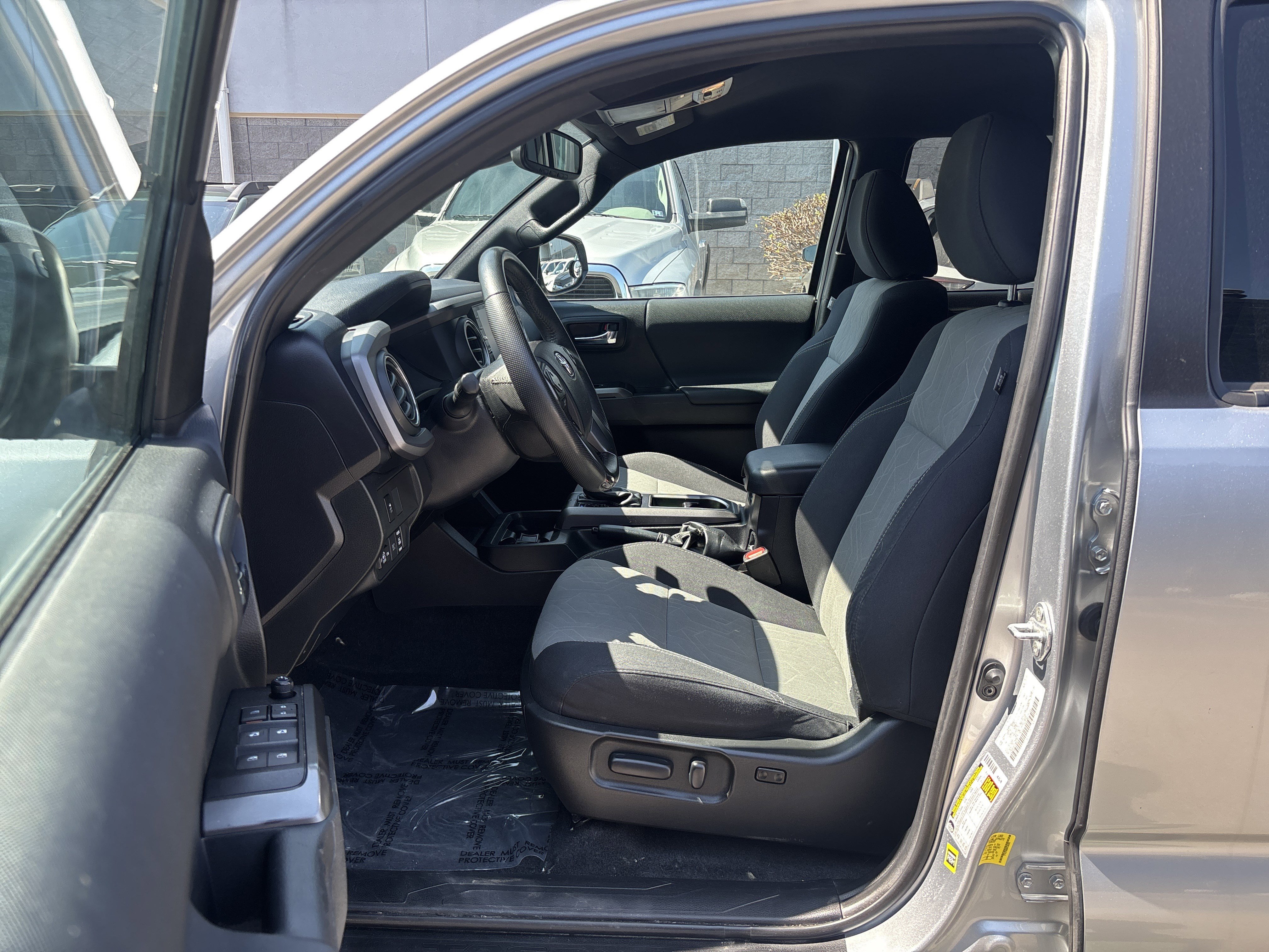 Used 2022 Toyota Tacoma TRD Sport AWD/4WD image 43