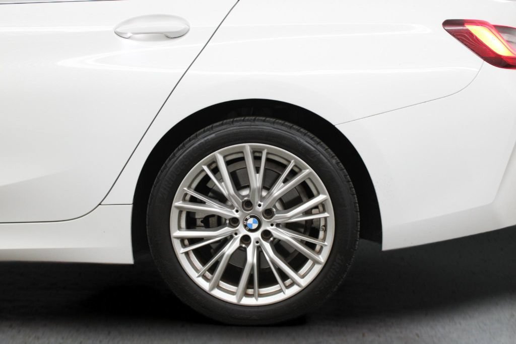 Used 2024 BMW 330i Sedan w/ Convenience Package RWD image 8