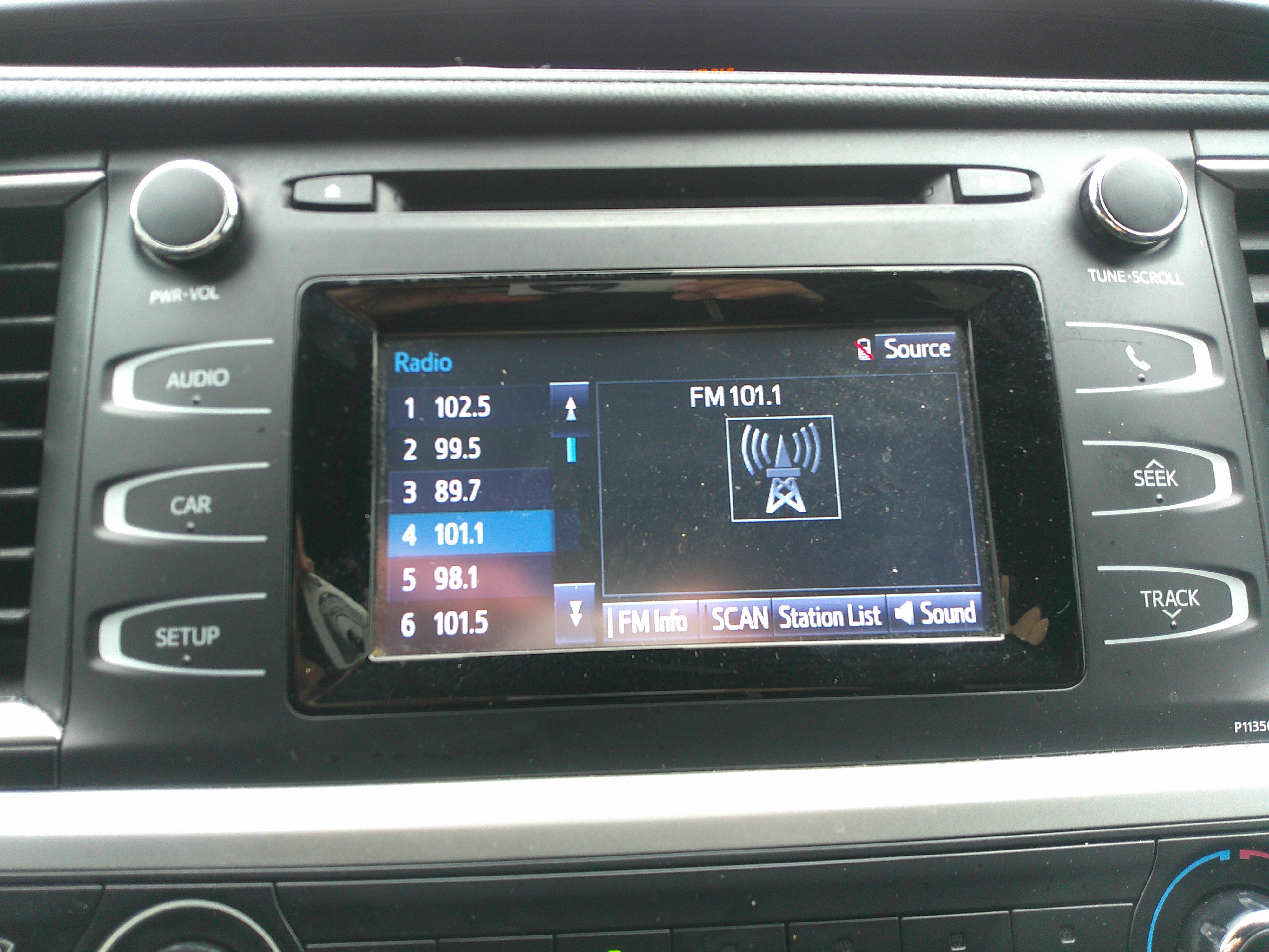 Used 2017 Toyota Highlander LE image 27