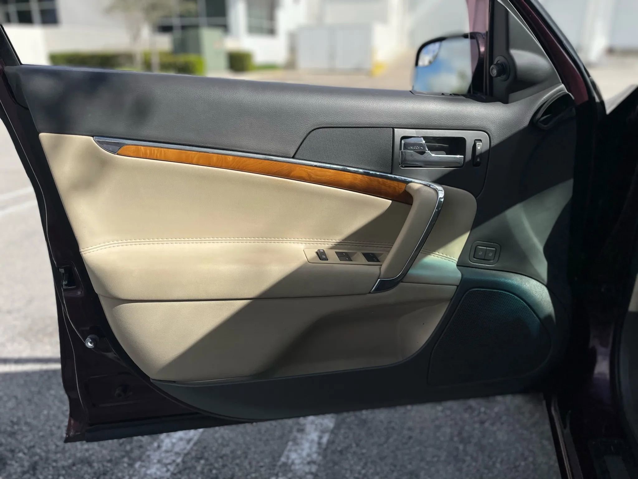 Used 2011 Lincoln MKZ Hybrid image 33