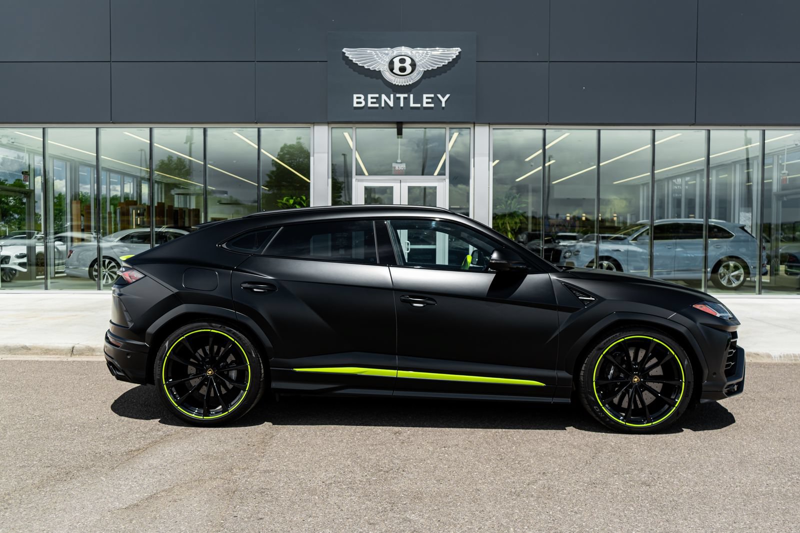 Used 2022 Lamborghini Urus AWD/4WD image 14