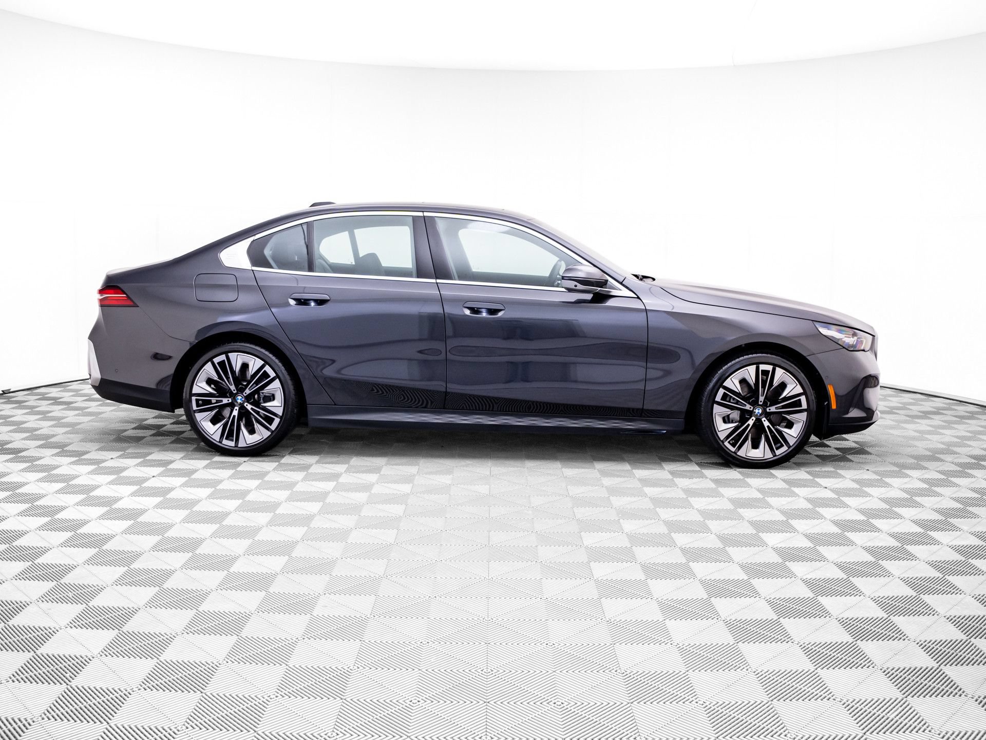 Certified 2024 BMW 540i xDrive w/ Premium Package AWD/4WD image 6
