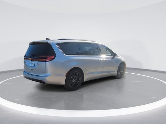 New 2026 Chrysler Pacifica Select w/ S Appearance Package FWD image 8