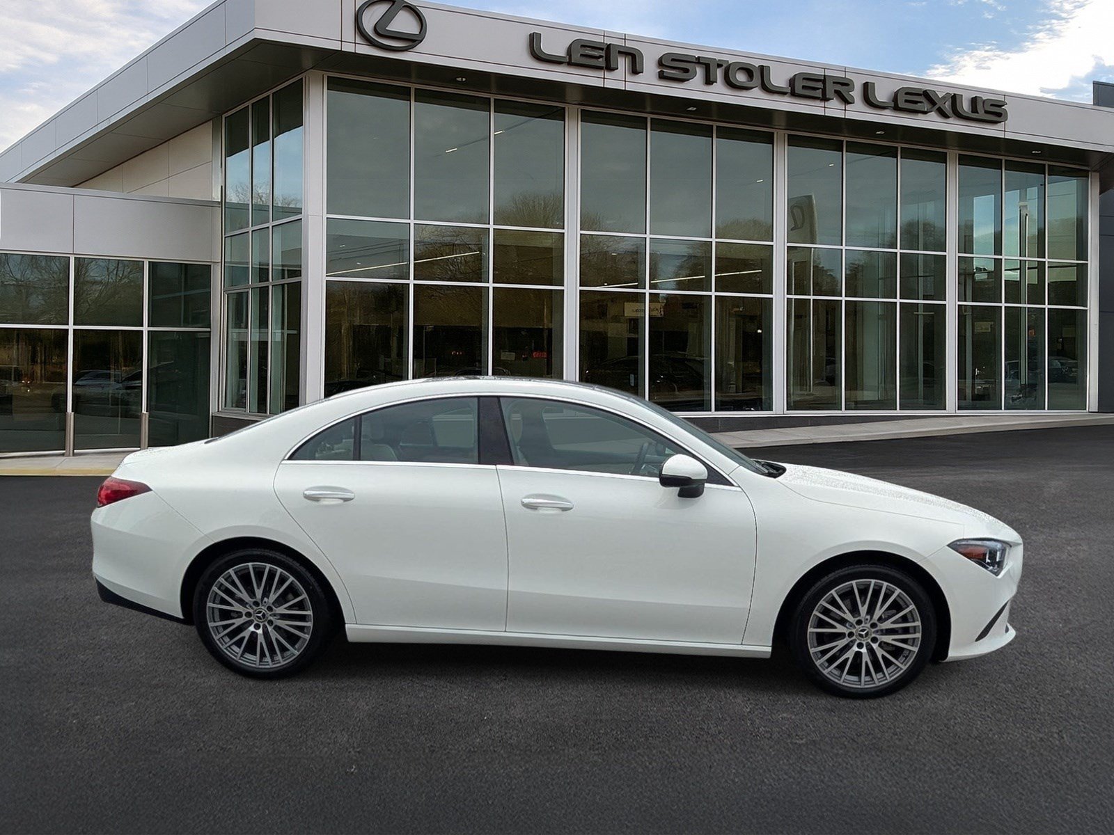Used 2022 Mercedes-Benz CLA 250 image 2