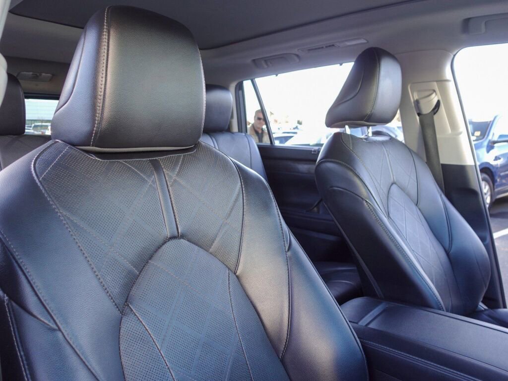 Used 2022 Toyota Highlander Platinum image 16