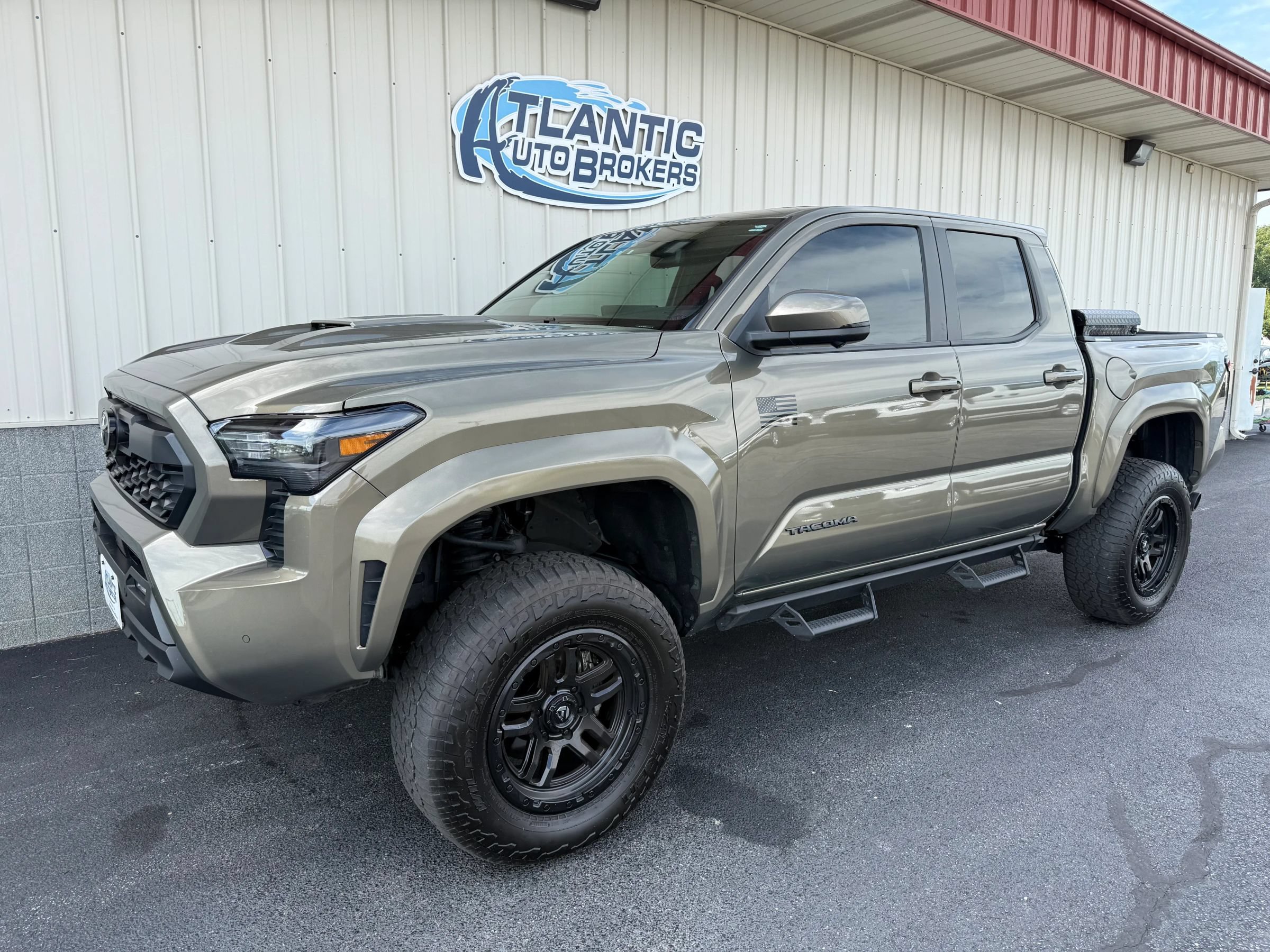 Used 2024 Toyota Tacoma TRD Sport w/ TRD Sport Premium Package AWD/4WD image 1