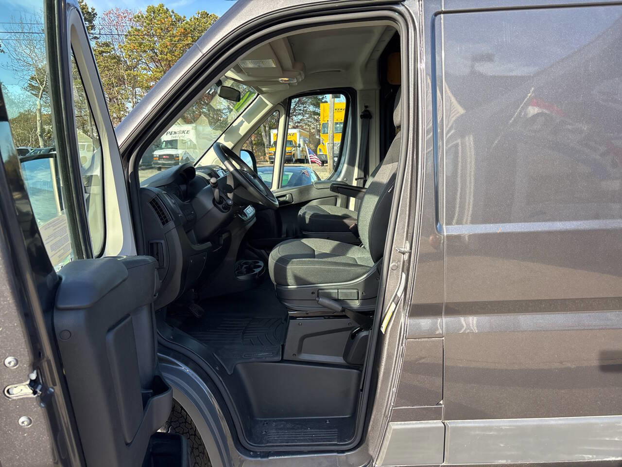 Used 2016 RAM ProMaster 2500 w/ Interior Convenience Group image 17