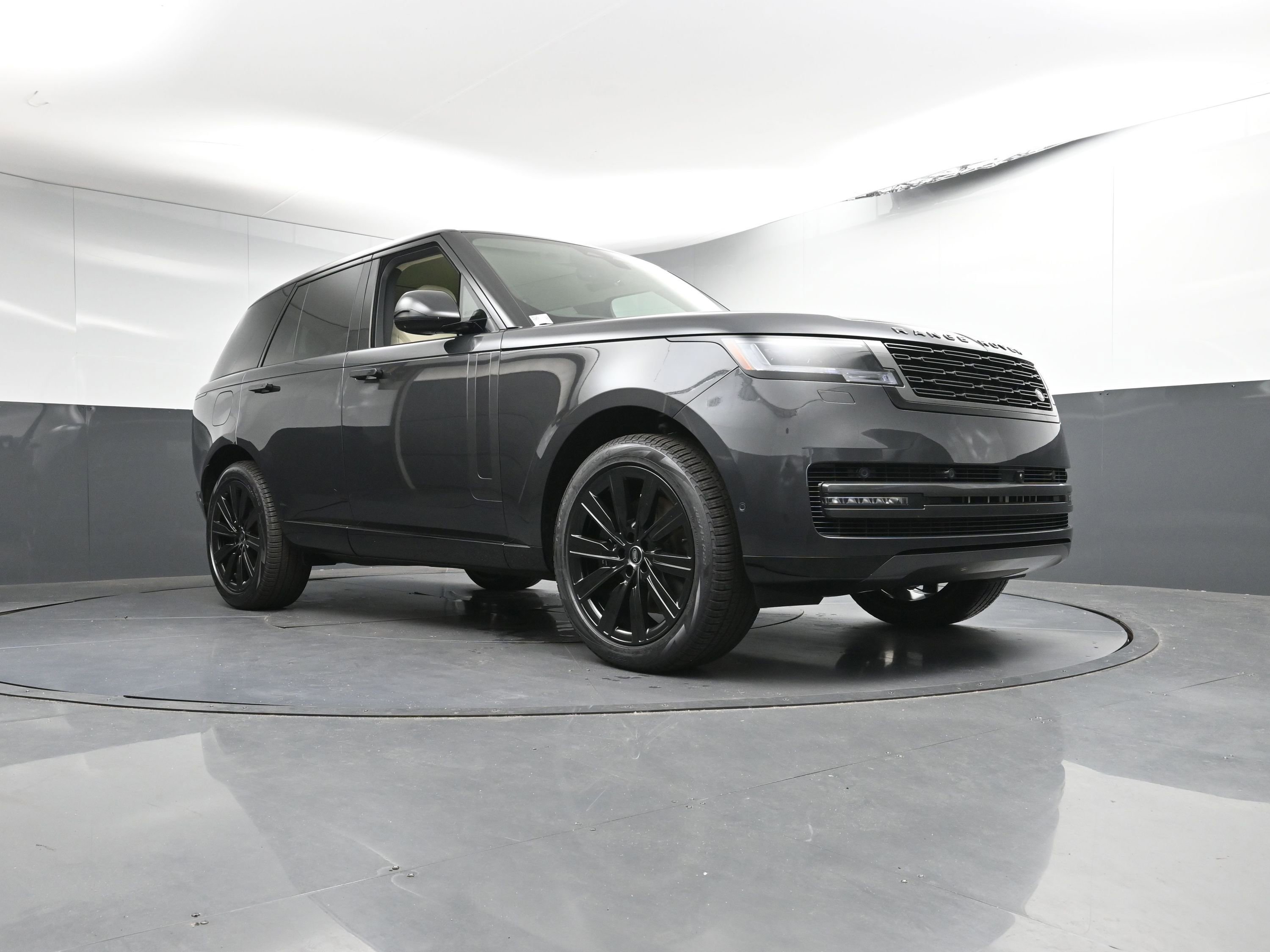 New 2025 Land Rover Range Rover SE image 26