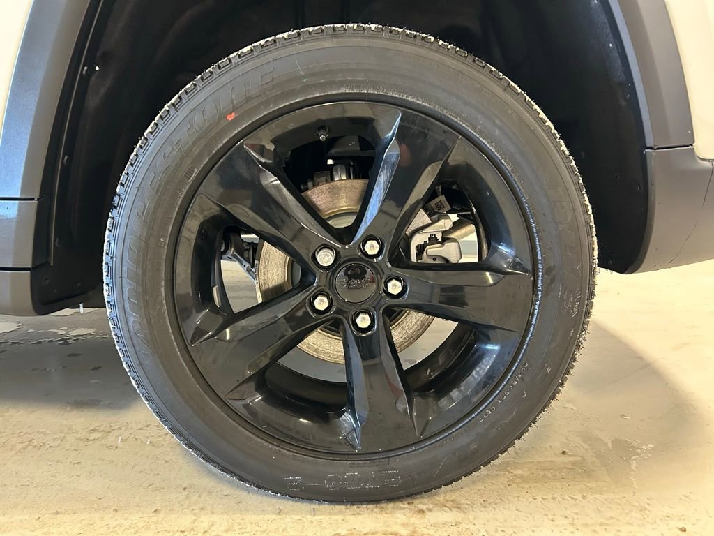 New 2025 Jeep Grand Cherokee Laredo image 30