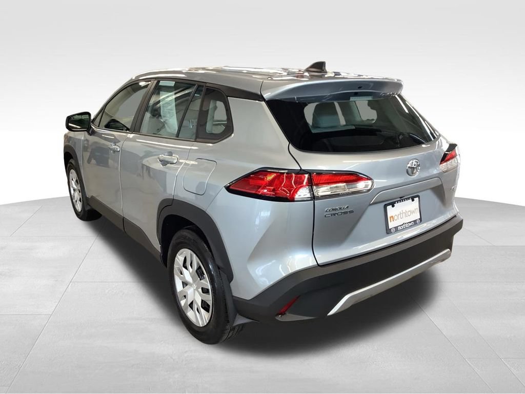 Used 2023 Toyota Corolla Cross L AWD/4WD image 3