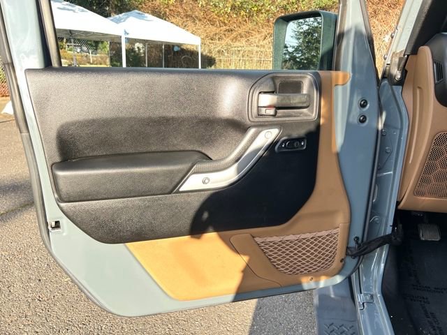 Used 2014 Jeep Wrangler Unlimited Sahara image 16