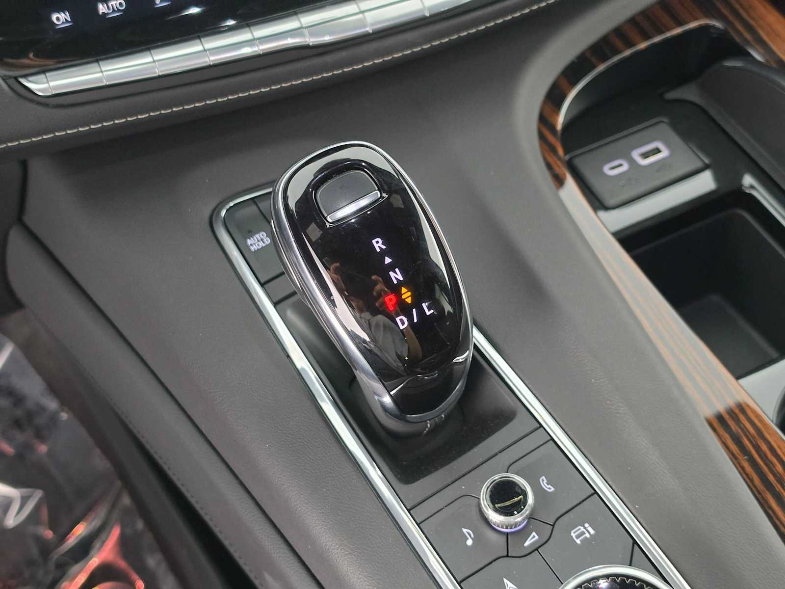 Used 2024 Cadillac Escalade Premium Luxury w/ Performance Package AWD/4WD image 35