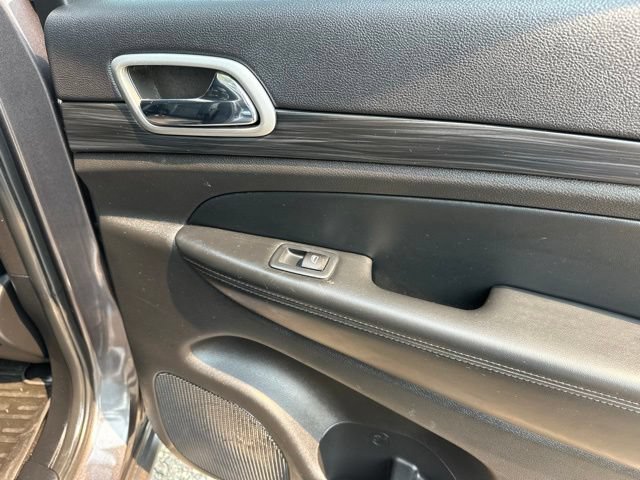 Used 2021 Jeep Grand Cherokee Laredo X AWD/4WD image 17