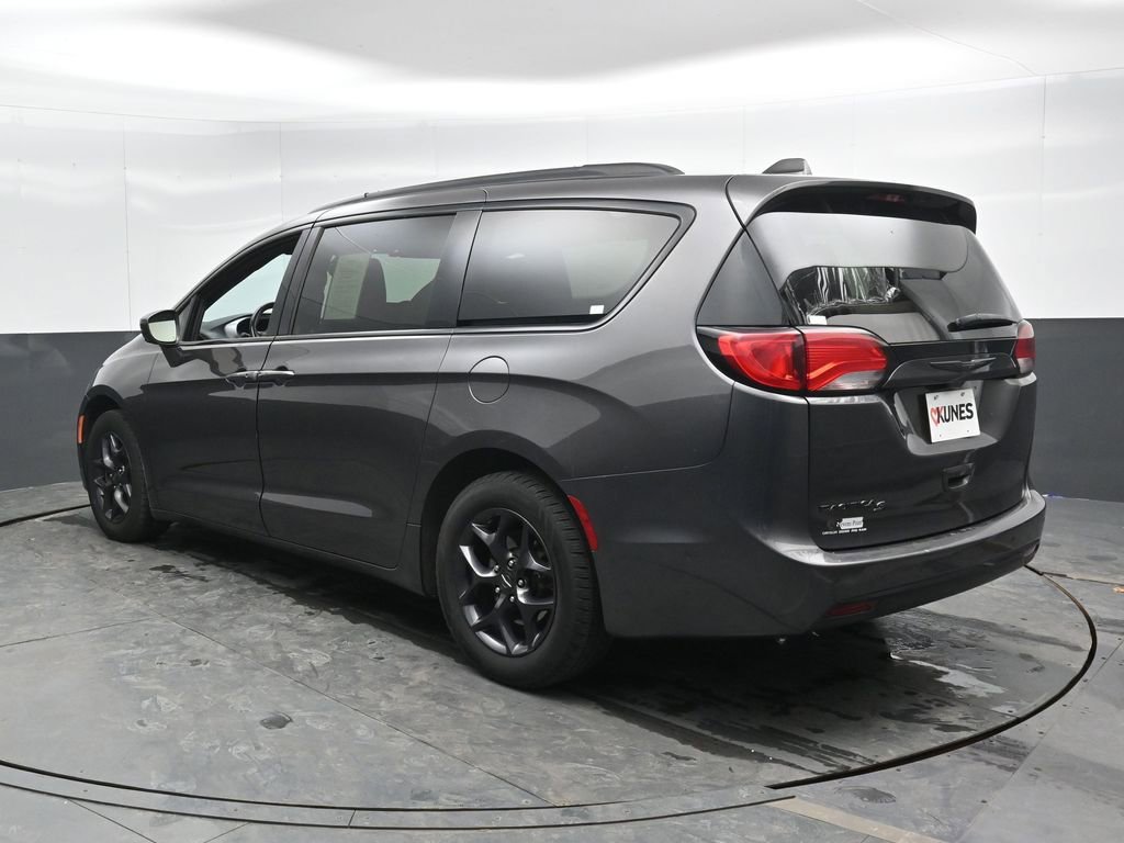 Used 2020 Chrysler Pacifica Touring-L Plus FWD image 43