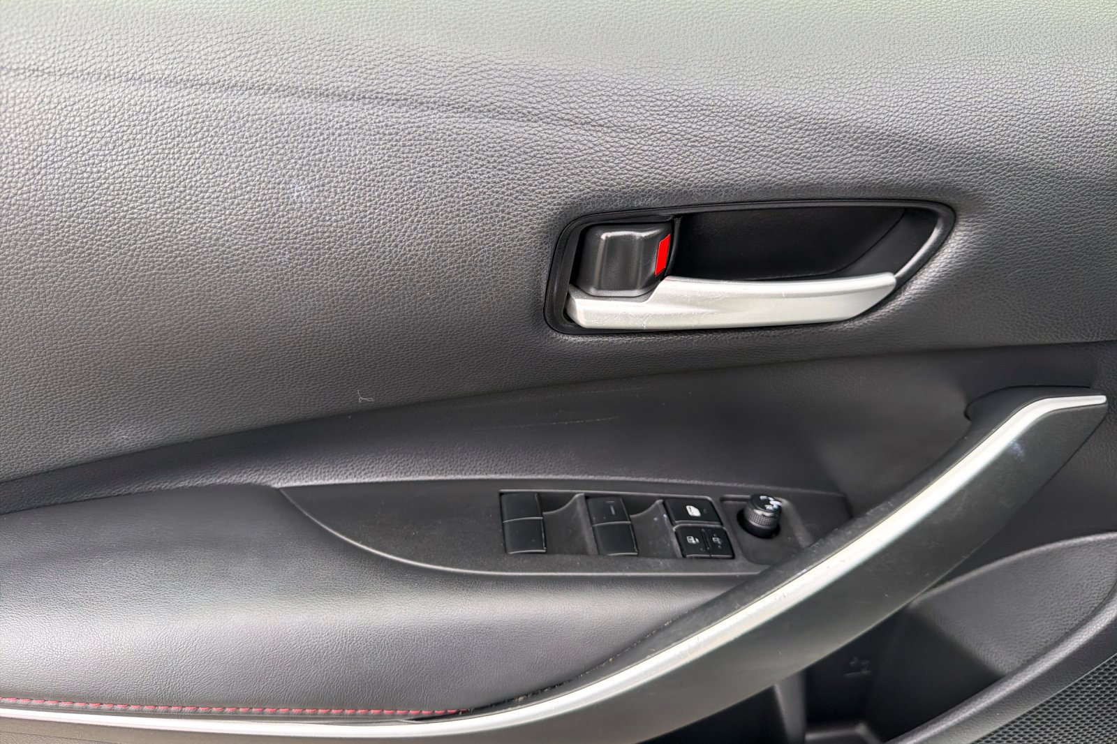 Used 2024 Toyota Corolla SE FWD image 12