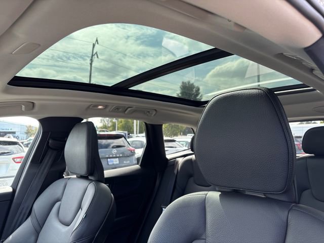 Used 2022 Volvo XC60 B5 Momentum w/ Advanced Package image 26