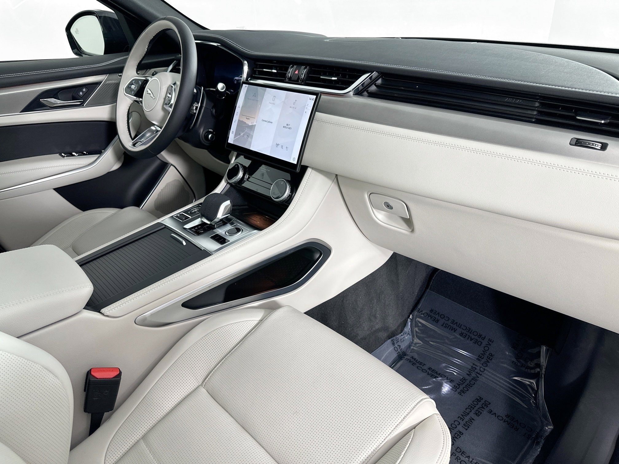 Used 2026 Jaguar F-PACE R-Dynamic S image 27