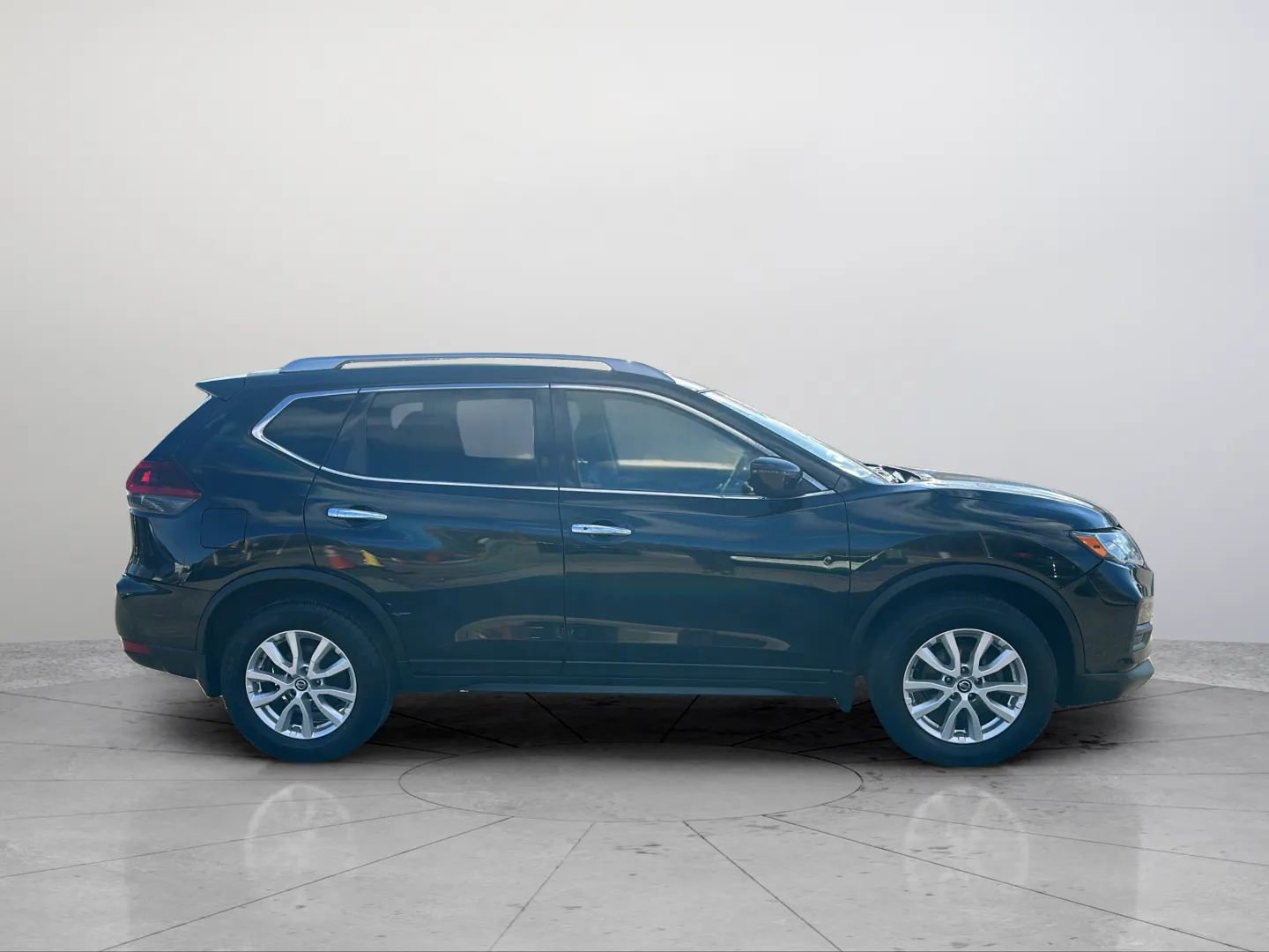 Used 2019 Nissan Rogue SV AWD/4WD image 12