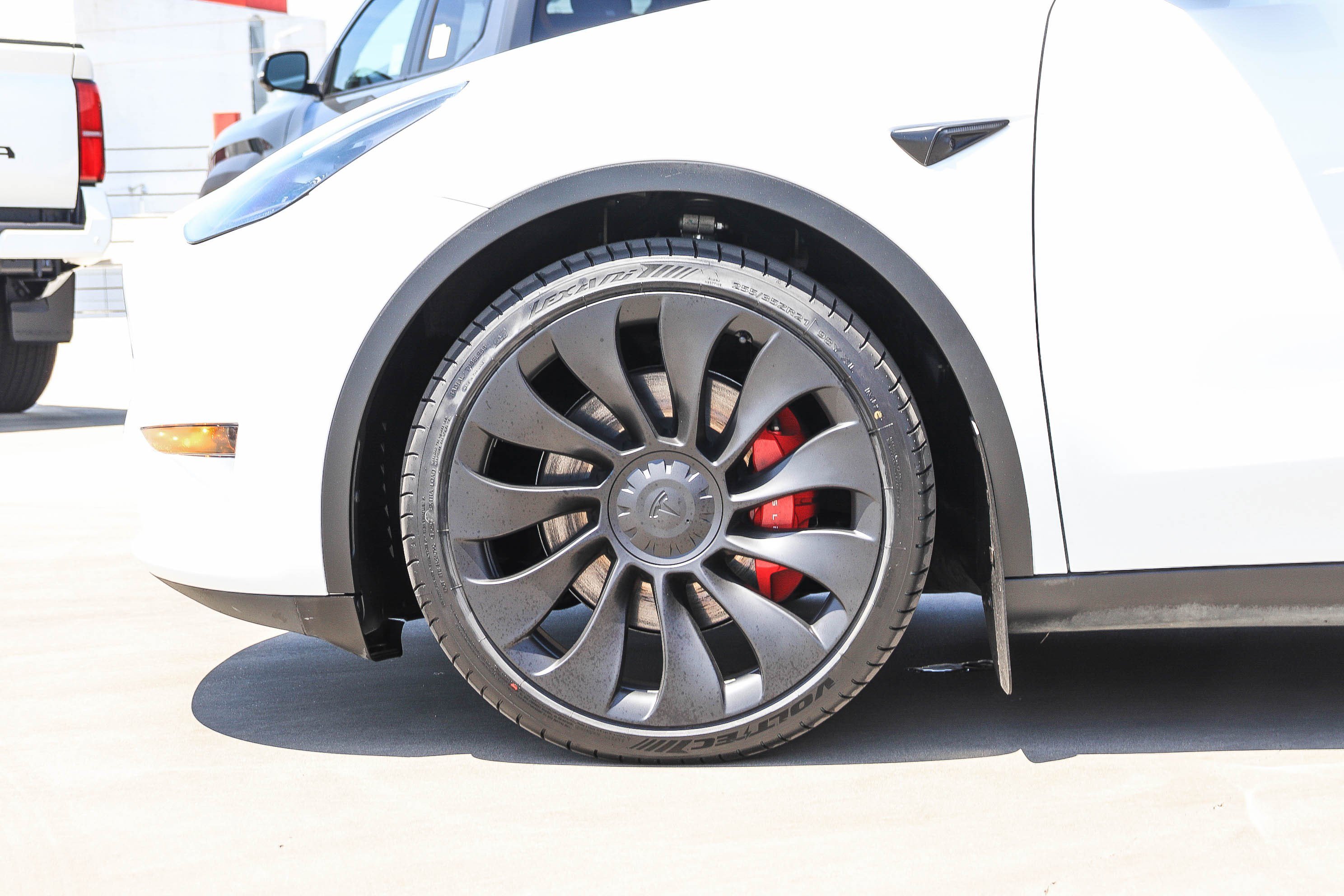 Used 2023 Tesla Model Y Performance AWD/4WD image 10