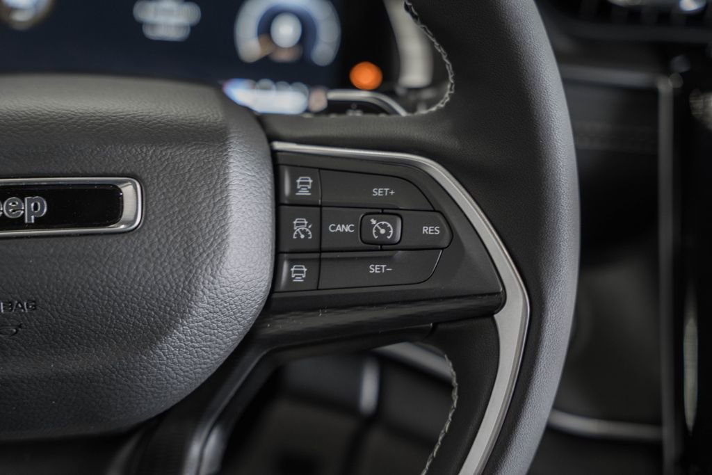 New 2025 Jeep Grand Cherokee Altitude w/ Trailer Tow Package image 25