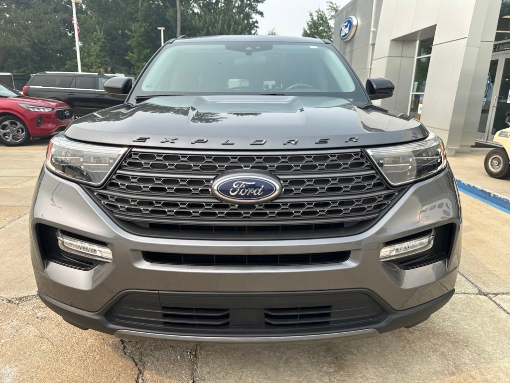 Used 2022 Ford Explorer XLT w/ Equipment Group 202A AWD/4WD image 34
