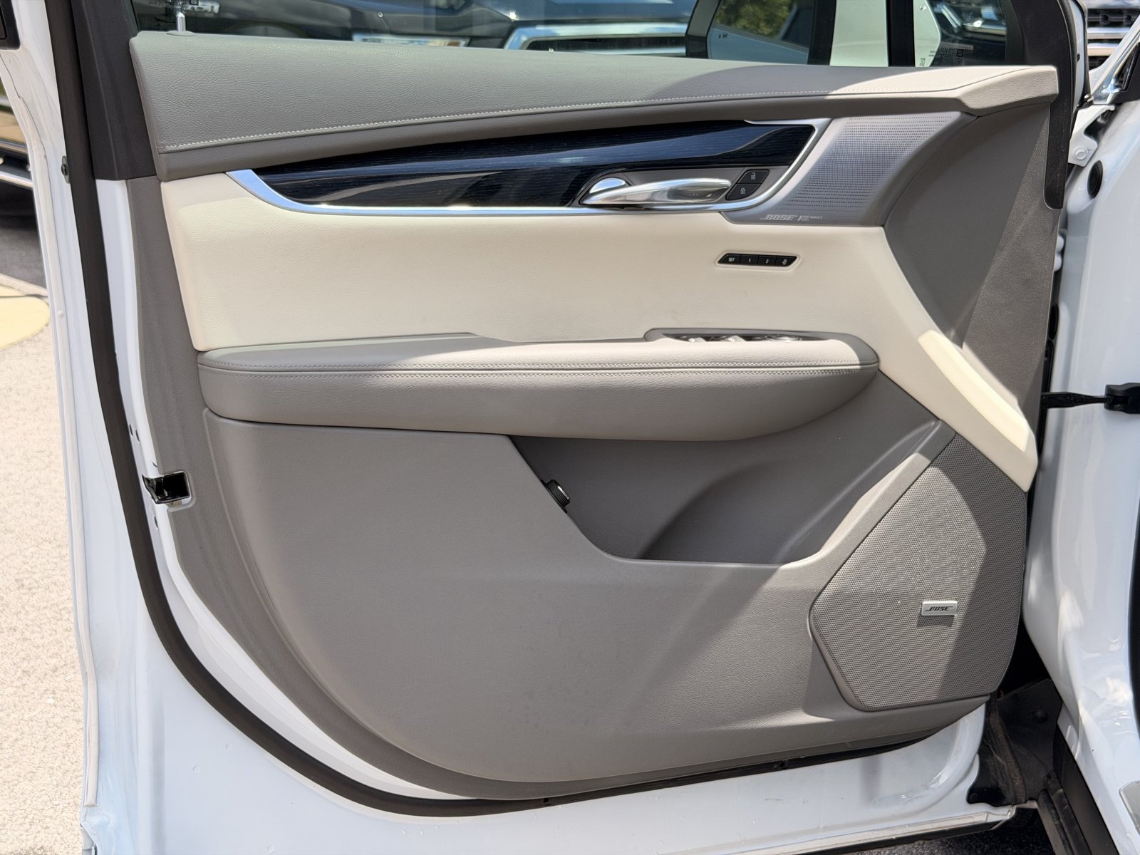 Used 2024 Cadillac XT6 Premium Luxury w/ Technology Package AWD/4WD image 16