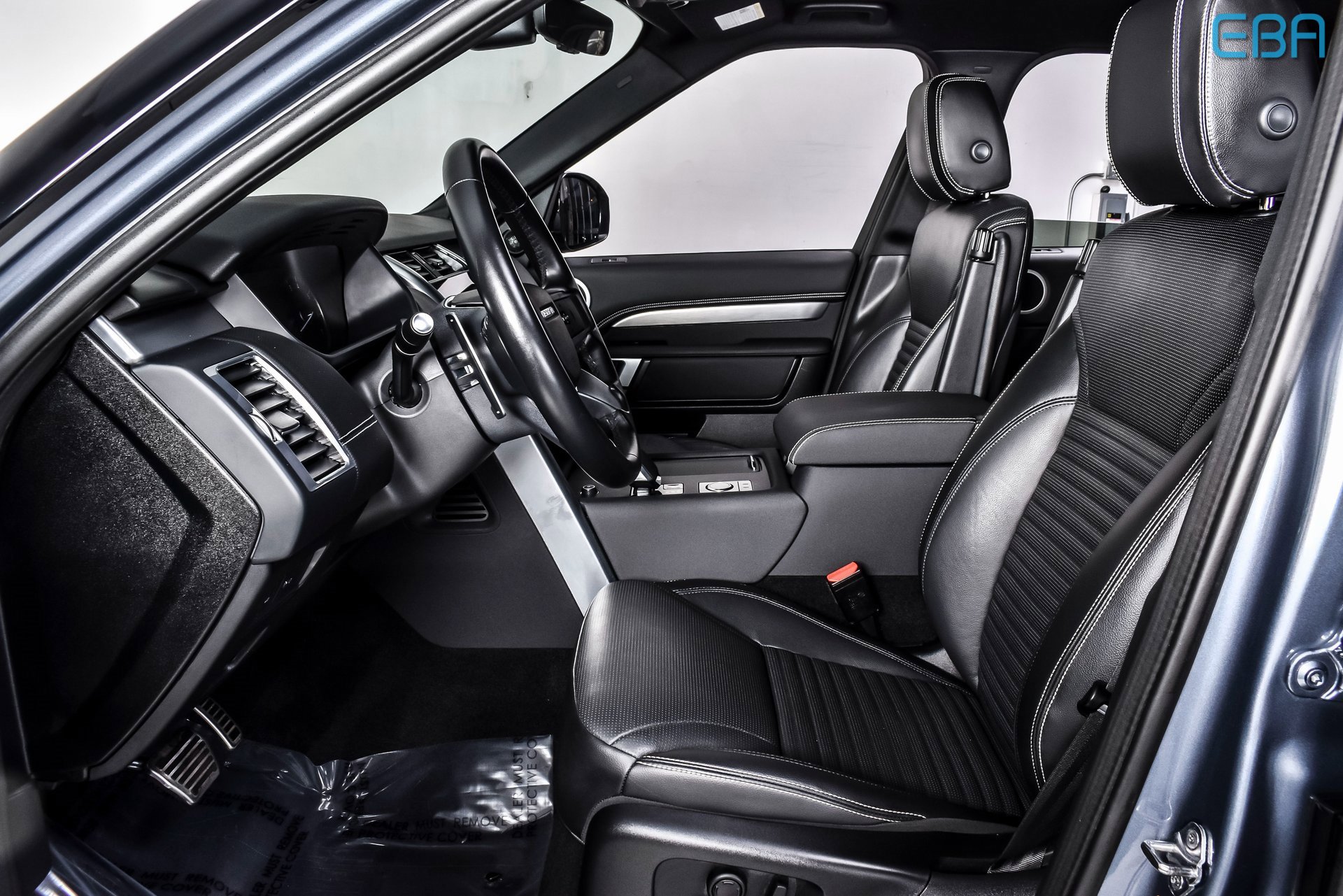 Used 2023 Land Rover Discovery S R-Dynamic image 16