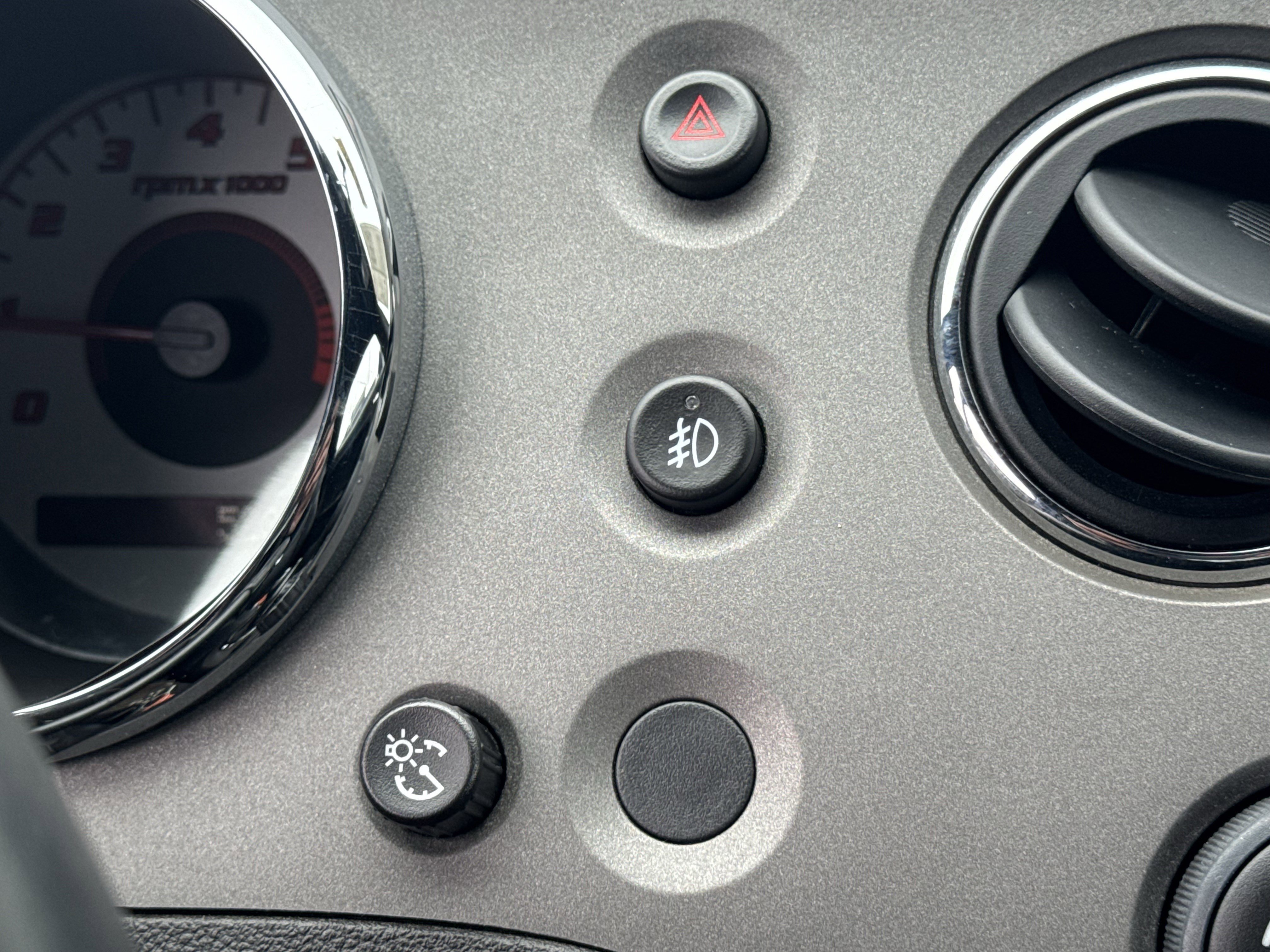 Used 2007 Pontiac Solstice Convertible w/ Premium Package image 26