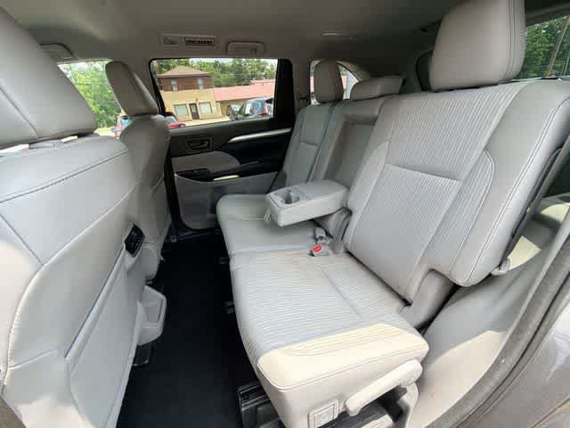Used 2016 Toyota Highlander Plus AWD/4WD image 17