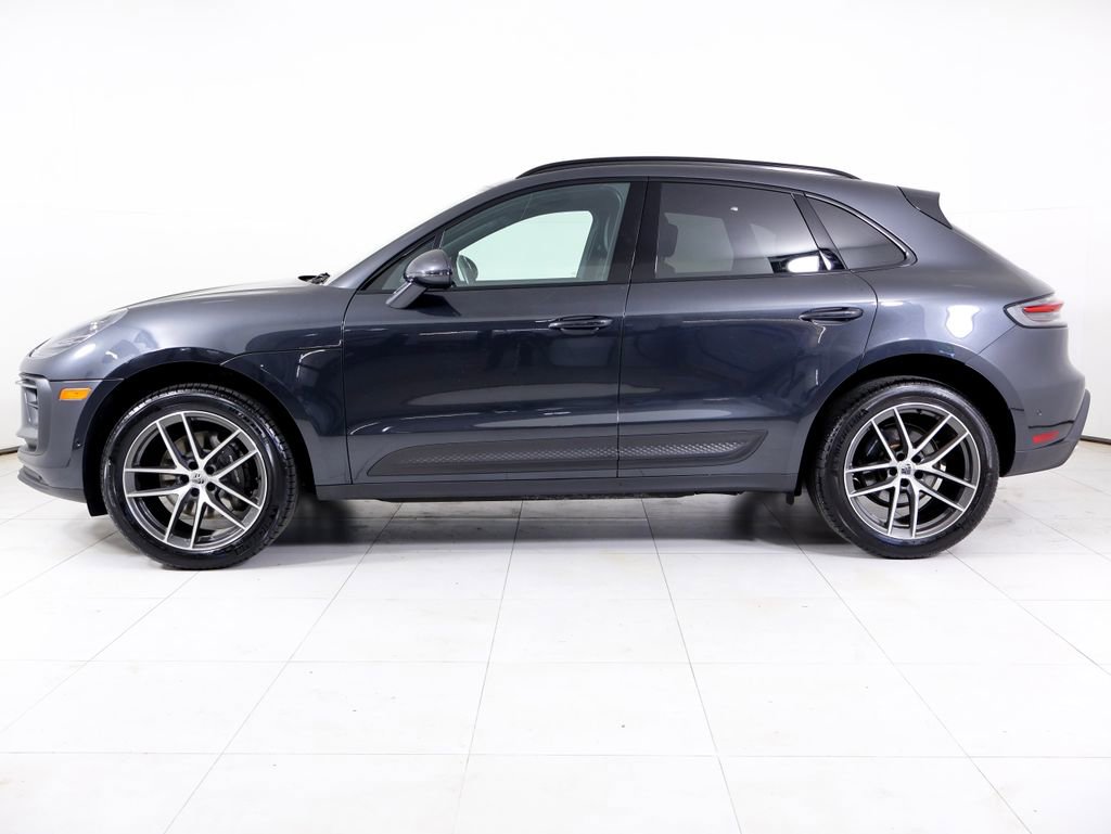 Certified 2023 Porsche Macan AWD/4WD image 2