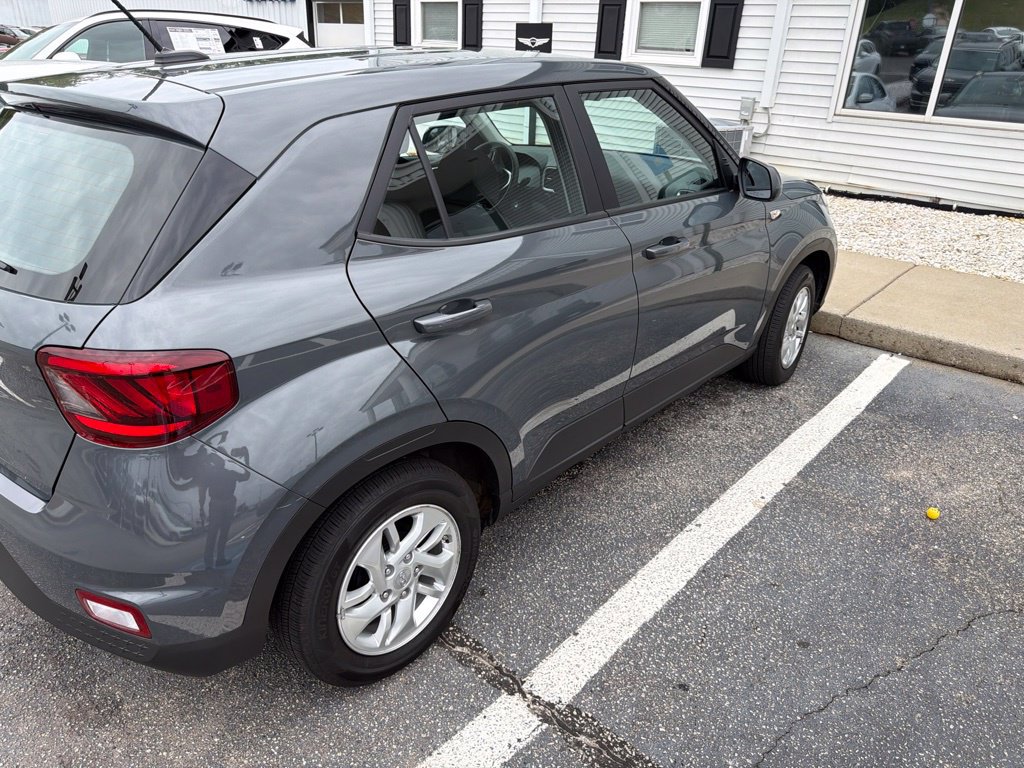 Used 2026 Hyundai Venue SE FWD image 5