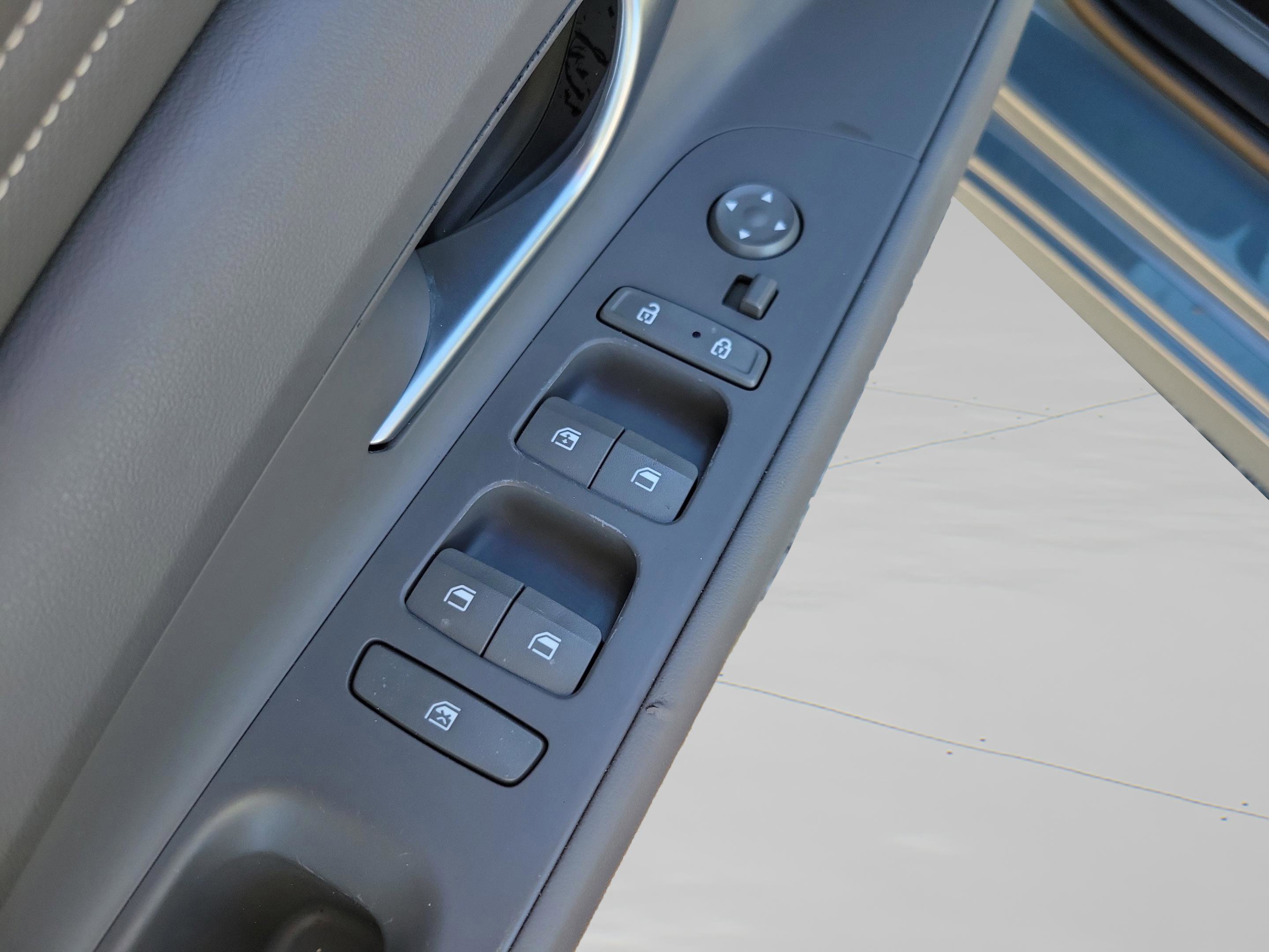 Certified 2022 Hyundai Elantra SEL w/ Convenience + Premium Package image 13