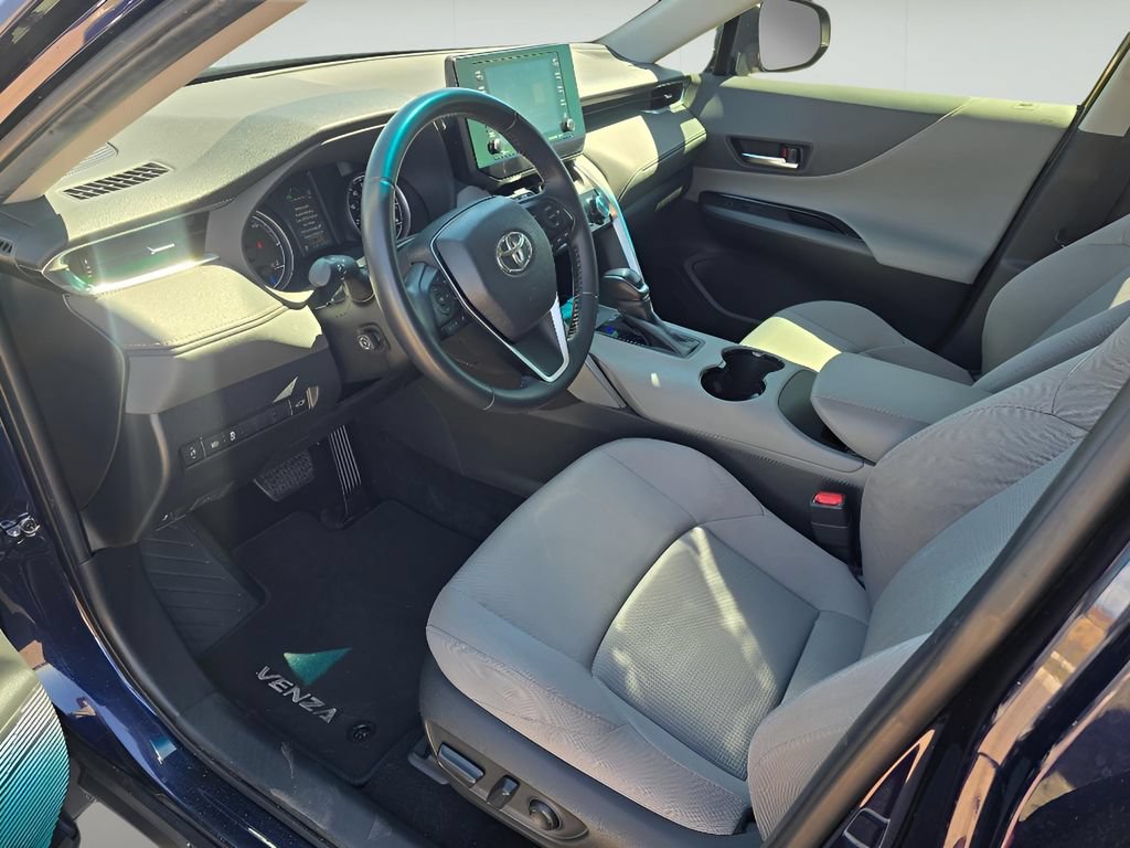 Used 2021 Toyota Venza LE w/ Carpet Mat Package (TMS) AWD/4WD image 22