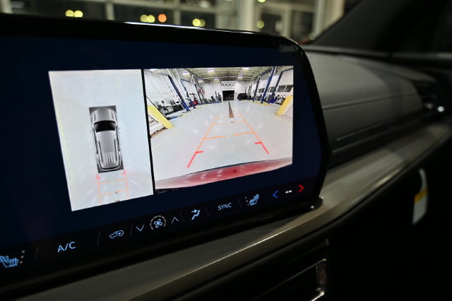 New 2027 Chevrolet Traverse LT w/ Driver Confidence Package FWD image 17