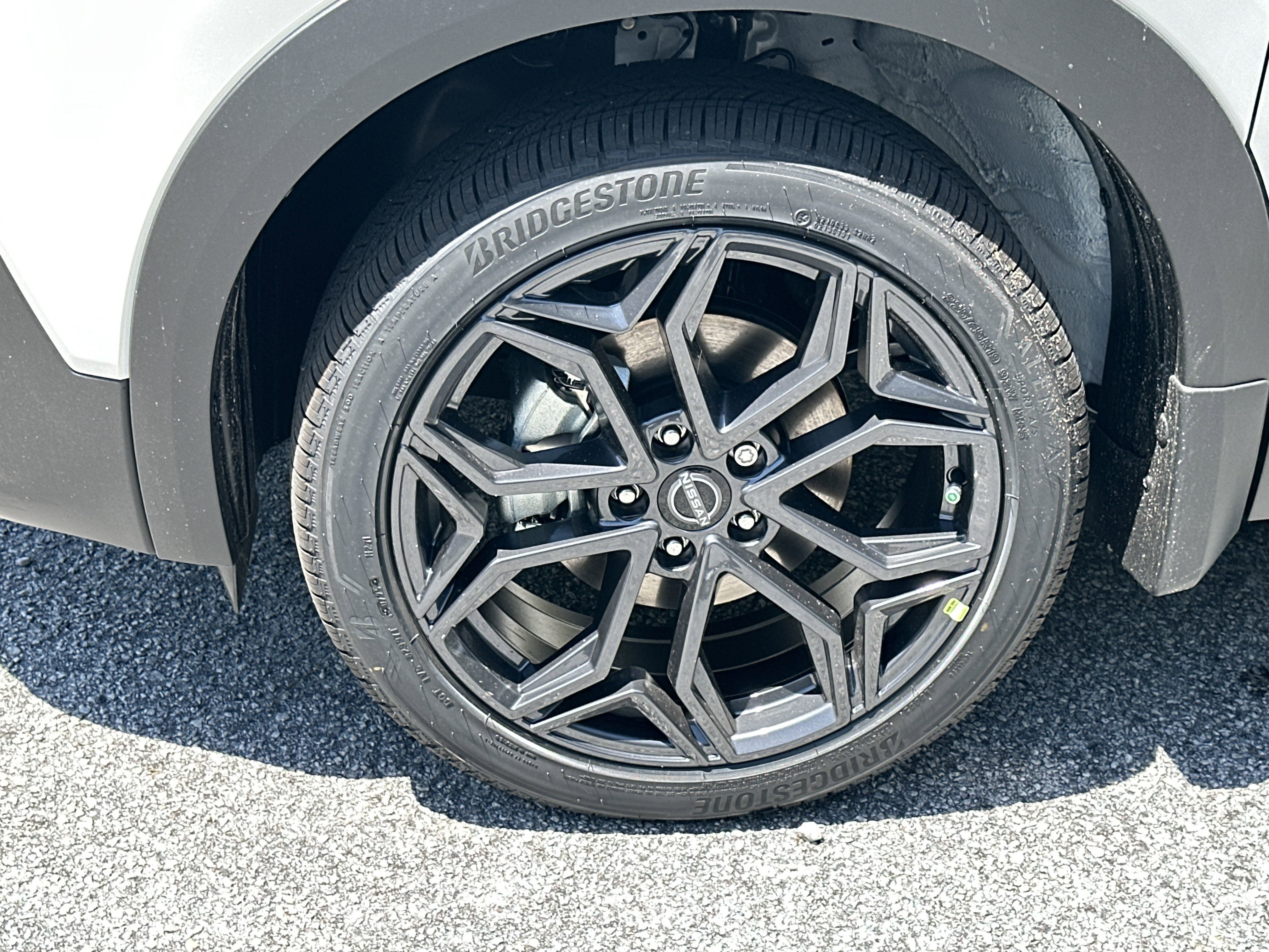 New 2025 Nissan Kicks SR image 11