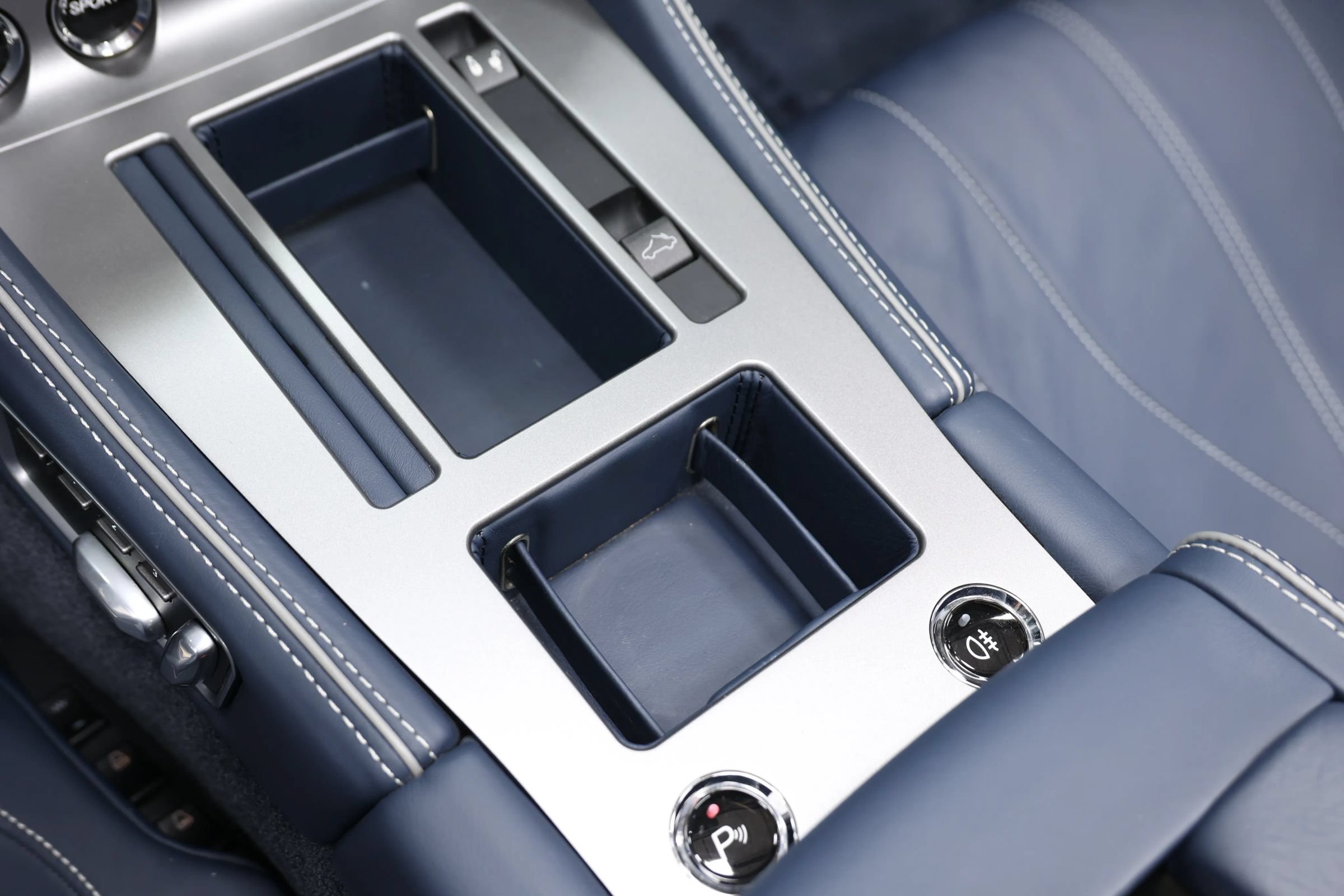 Used 2012 Aston Martin Virage Volante RWD image 41