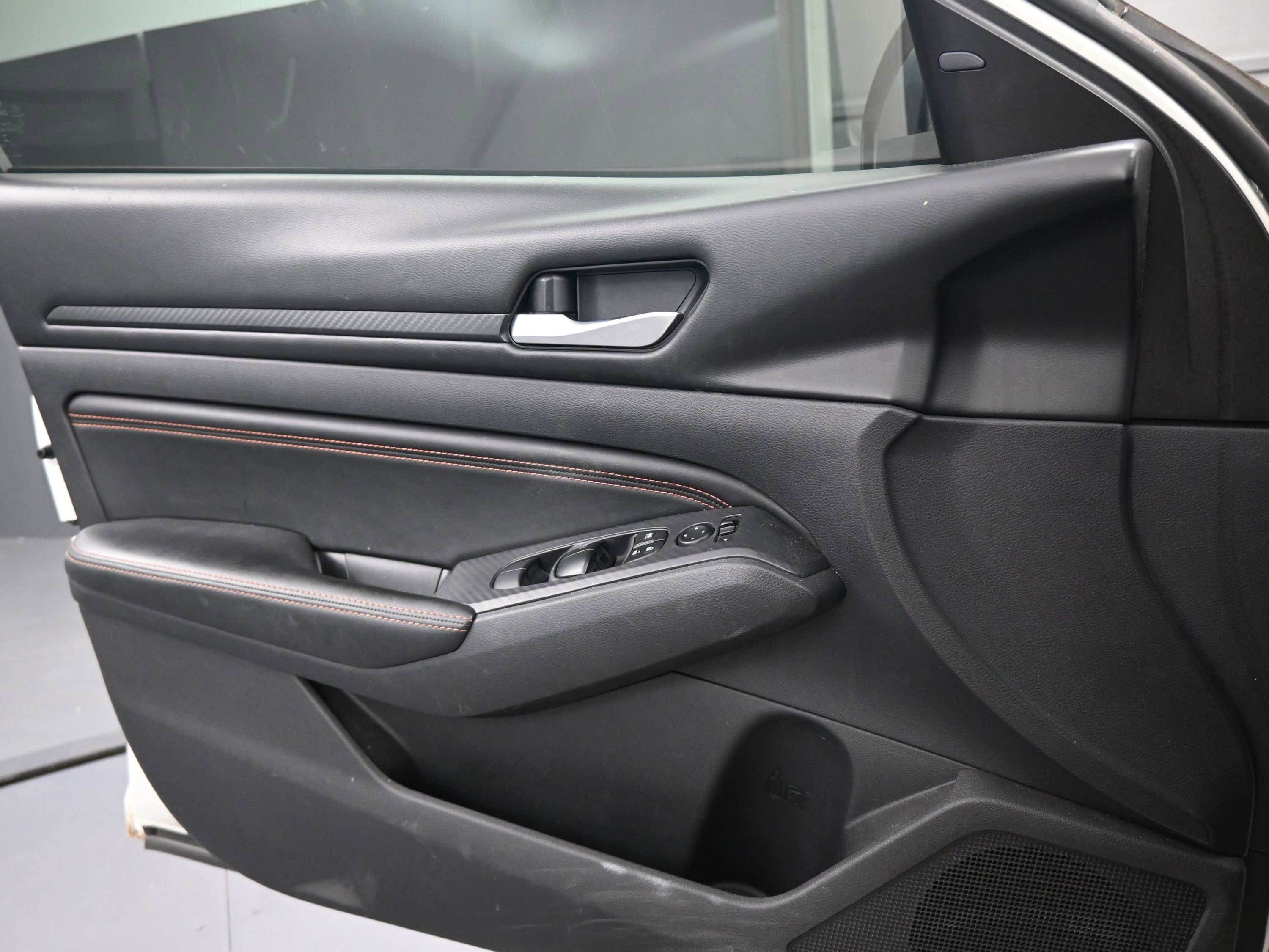 Used 2019 Nissan Altima 2.5 SR w/ SR Premium Package image 16
