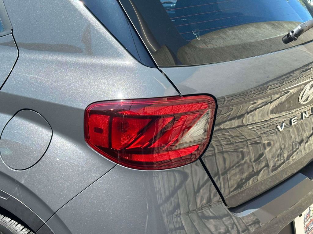 Used 2023 Hyundai Venue SEL FWD image 8
