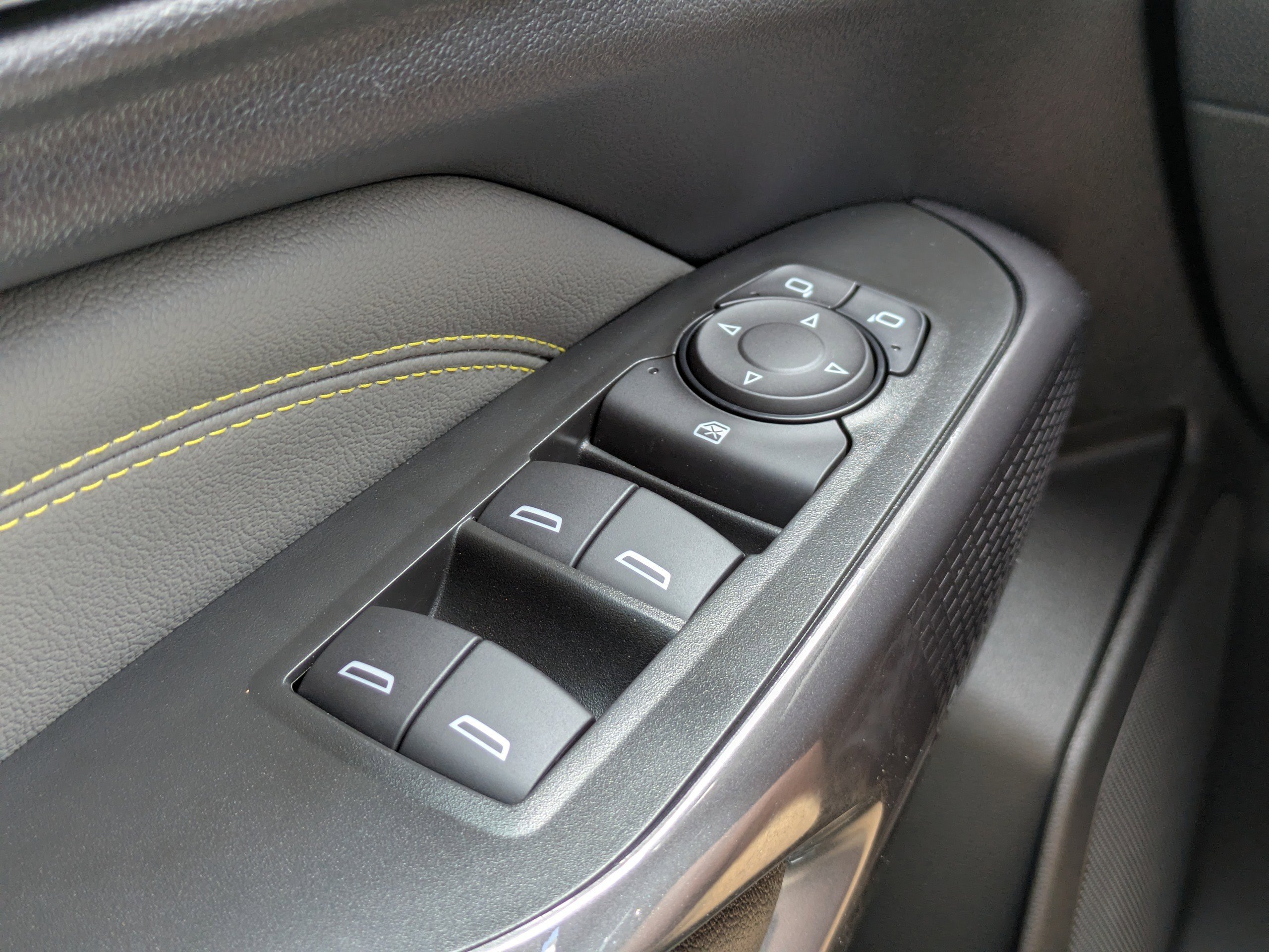 Used 2025 Chevrolet Trax ACTIV w/ Sunroof Package FWD image 25