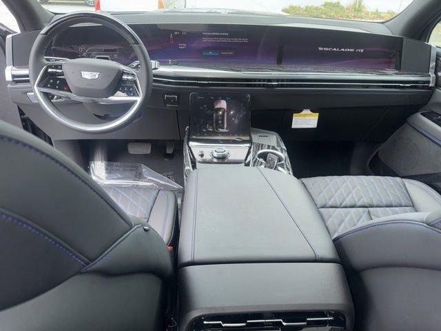 New 2025 Cadillac Escalade IQ Luxury 1 w/ Smart Trailering package image 18