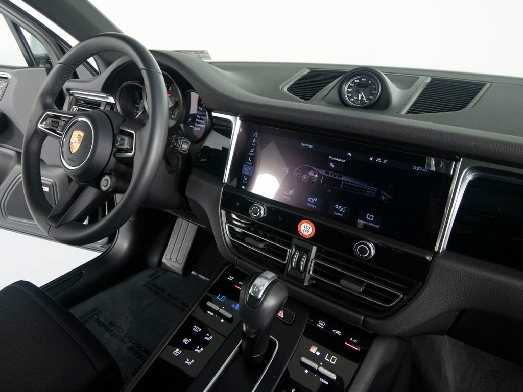 Certified 2026 Porsche Macan AWD/4WD image 35