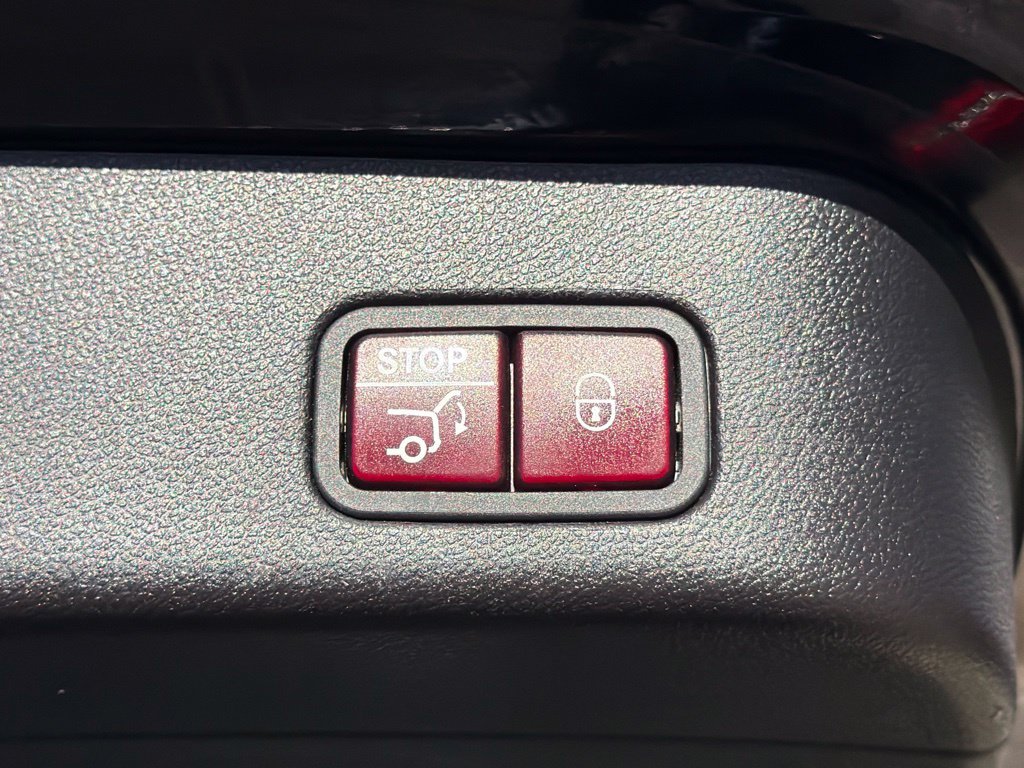 Used 2012 Mercedes-Benz ML 550 4MATIC image 19