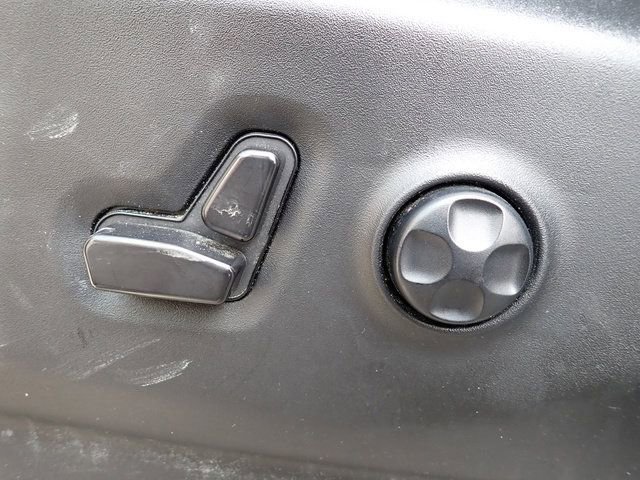 Used 2023 Chrysler Pacifica Touring-L image 12