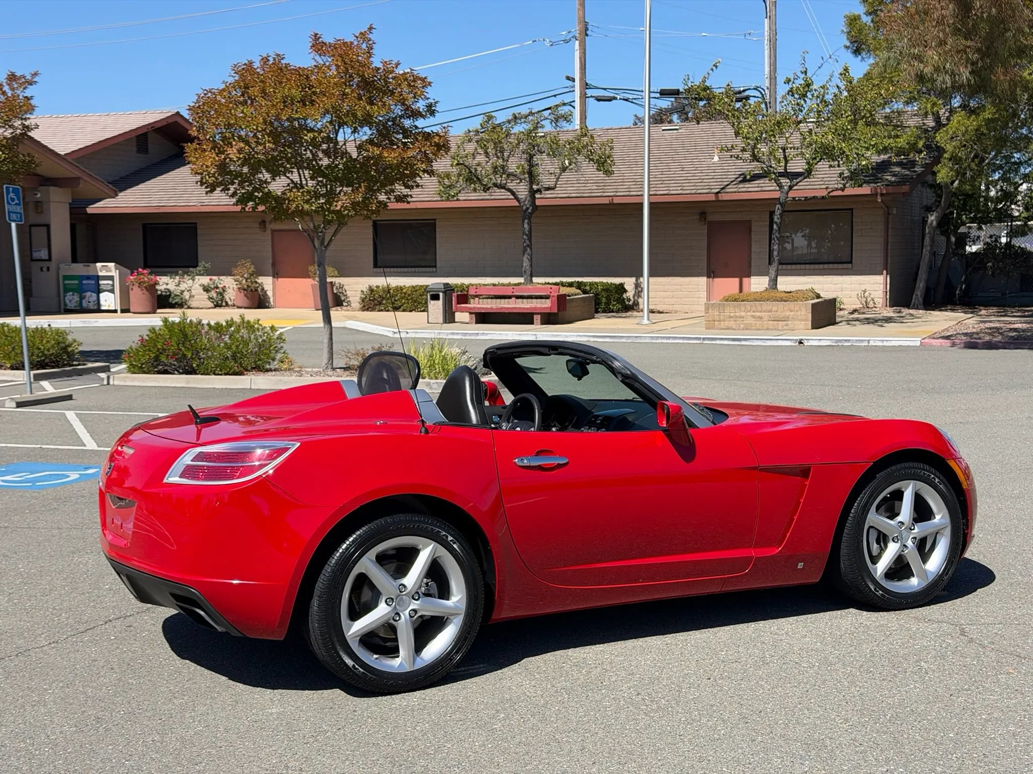 Used 2008 Saturn Sky w/ Premium Trim Package RWD image 4