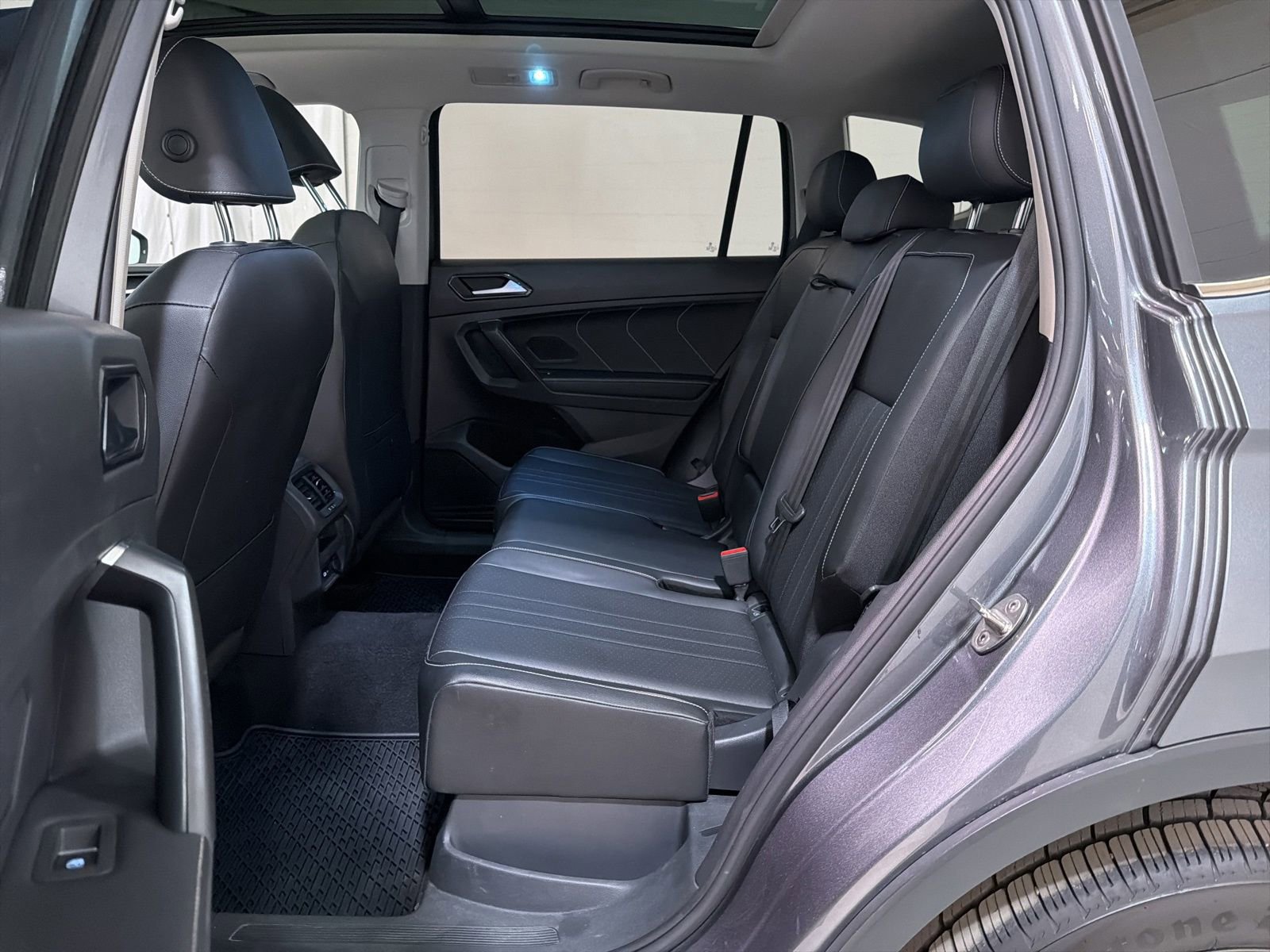 Used 2022 Volkswagen Tiguan SE image 11